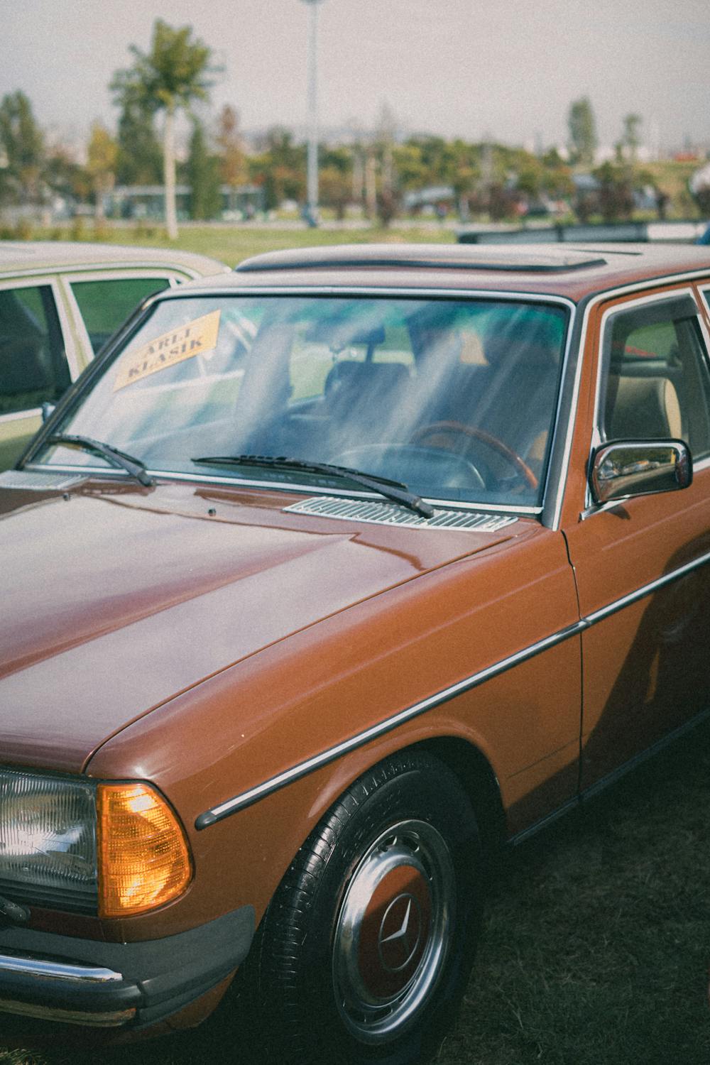 Mercedes-Benz W123 wird für die Wertindikation fotografiert